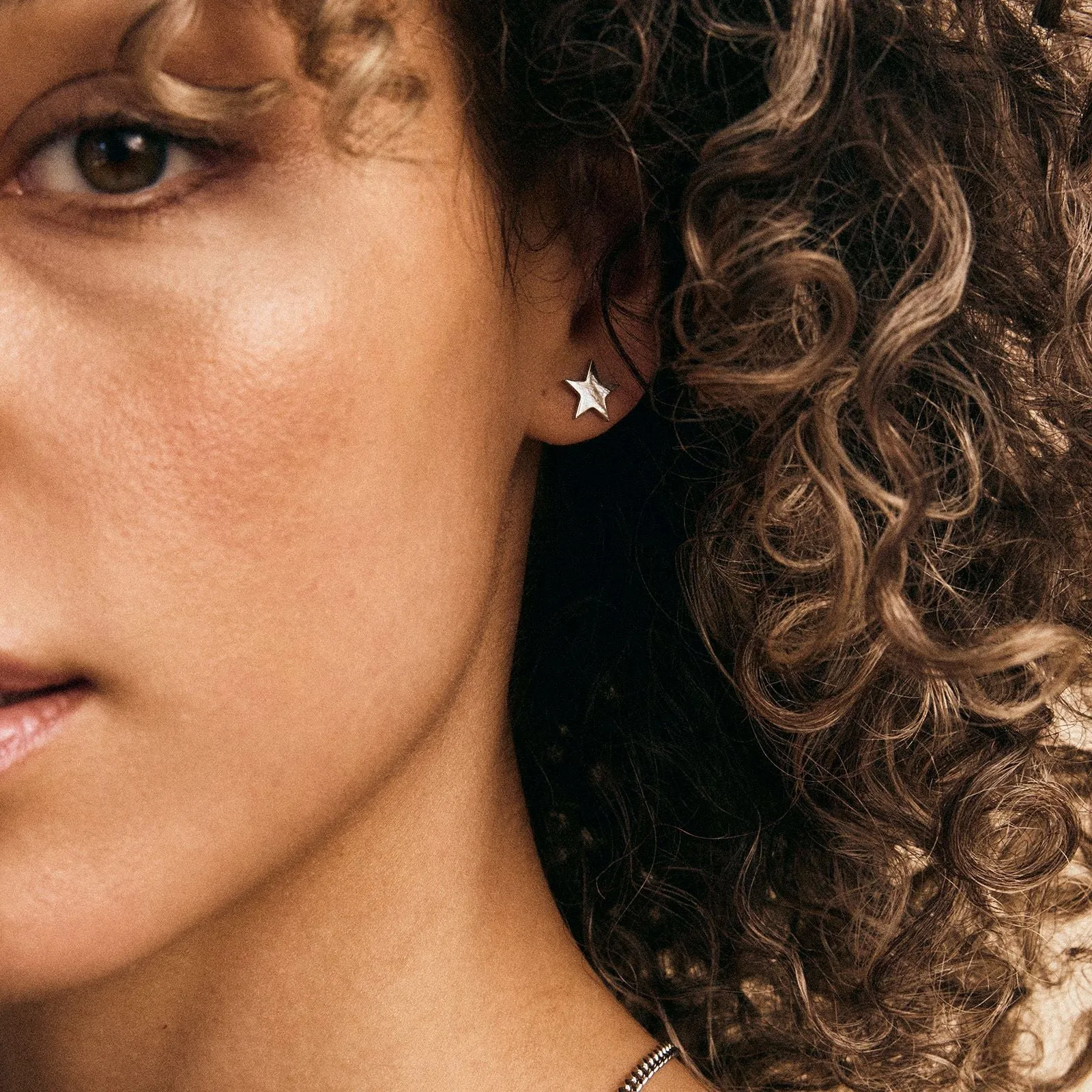 Sirius Studs L Steel